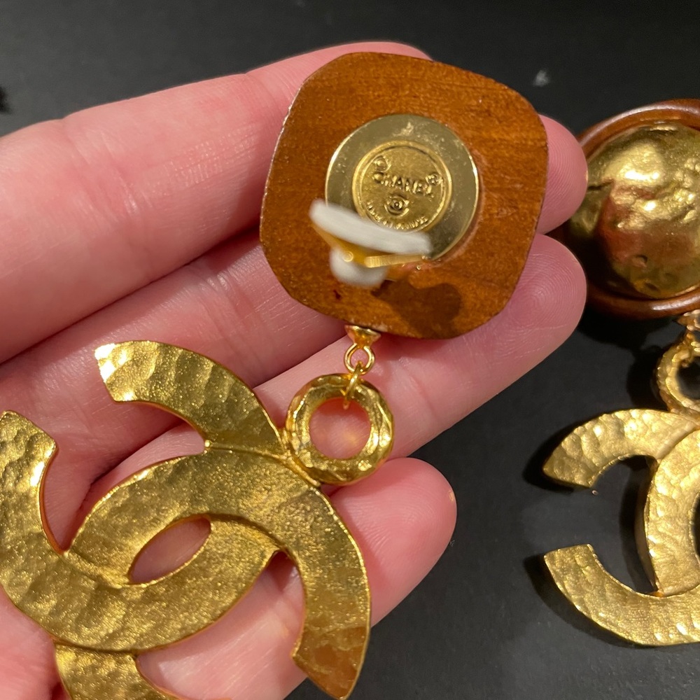 SOLD! Giant vintage CHANEL runway earrings - Picture 5 of 6